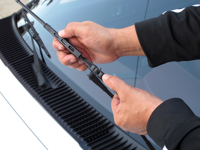 When to replace your windshield wipers